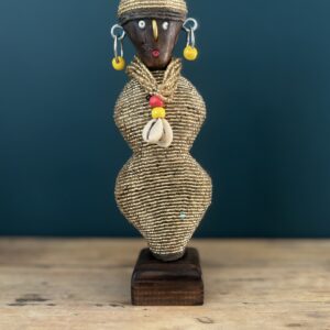 Statuette XS perles dorées et collier coquillage