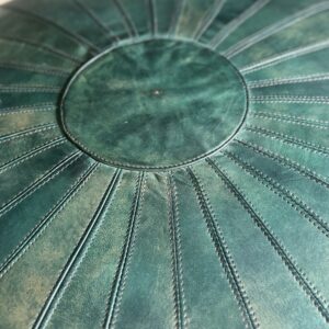 Pouf marocain entièrement cousu à la main Cuir végétal Coloration naturelle Cuir dexecption vert patiné